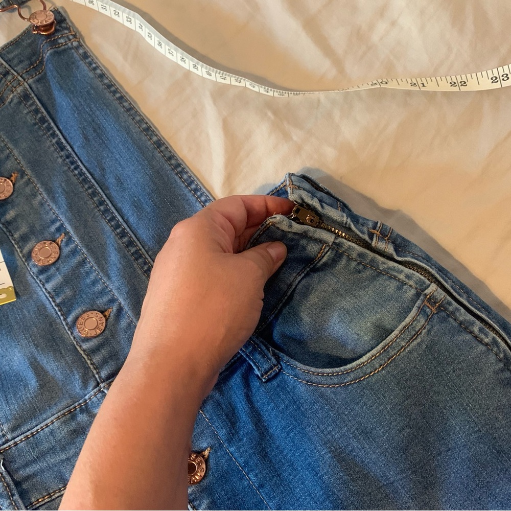 🩷GUESS Overalls🩷 - Picture 7 of 10